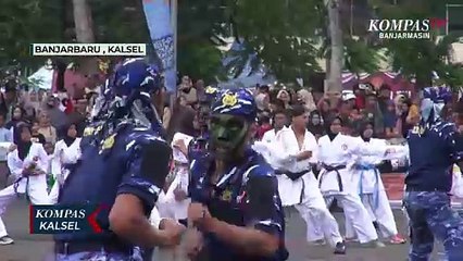 Atraksi TNI Pukau Warga di Lapangan Murjani Banjarbaru, Parade Alutsista Hingga Simulasi Mengangkan