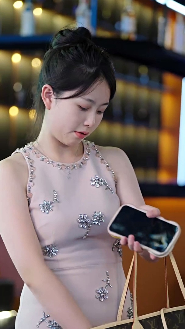 Rich Girl, Your Husband is a General