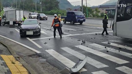 강원랜드 통근 버스 추돌사고로 2차 충돌...6명 중경상 / YTN
