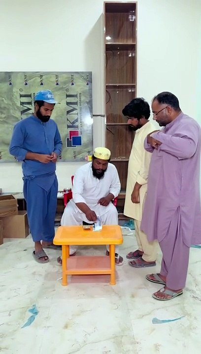 Mazdoor Ko Sheet Pe Lagy Paisy Mil Gaye