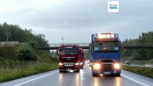 Francia: i camionisti dell'Alsazia bloccano autostrada contro una nuova tassa sui veicoli pesanti