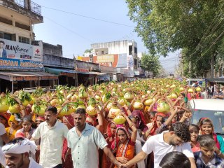 Download Video: कलश यात्रा निकाली: 2100 महिलाएं मंगल कलश के साथ हुई शामिल