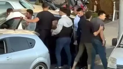 Avcılar’da trafikte yumruklu ‘yol verme’ kavgası kamerada