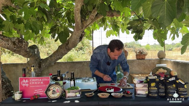 MI PULPITO A LA GALLEGA - RECETA 292 POSTRE DE CREMA DE QUESO CON CEREZAS FRESAS Y POLVO DE GALLETA DE OREO