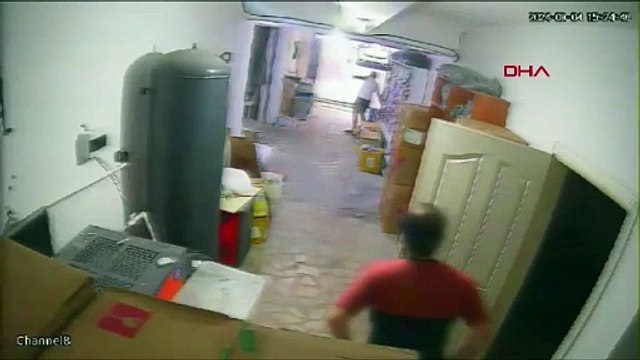 İstanbul- Şişli'de polisten kaçan şüphelinin yakalandığı anlar kamerada