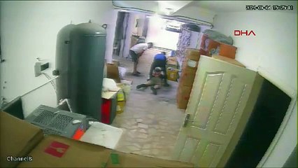 İstanbul- Şişli'de polisten kaçan şüphelinin yakalandığı anlar kamerada