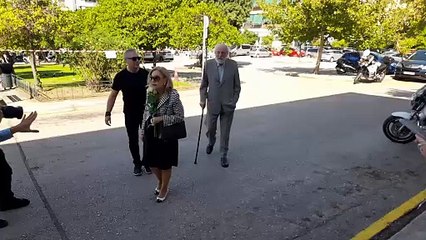 Ο Αλέξανδρος Λυκουρέζος στο λαϊκό προσκύνημα του Μίμη Πλέσσα