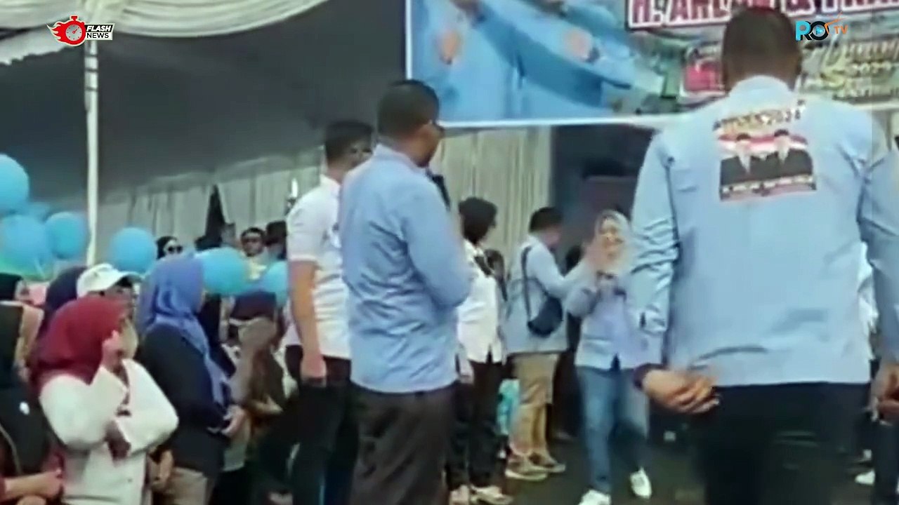Viral ! Calon Wali Kota Prabumulih Pamerkan 4 Istrinya Ke Pendukungnya