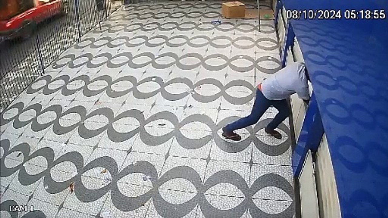 Veja momento em que loja de colchões é arrombada na Estrada das Barreiras