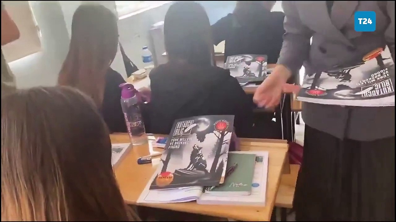 Ülkü Ocakları okula girdi, çocuklara "bozkurt" işareti yaptırdı; okul müdürü "STK" diyerek savundu