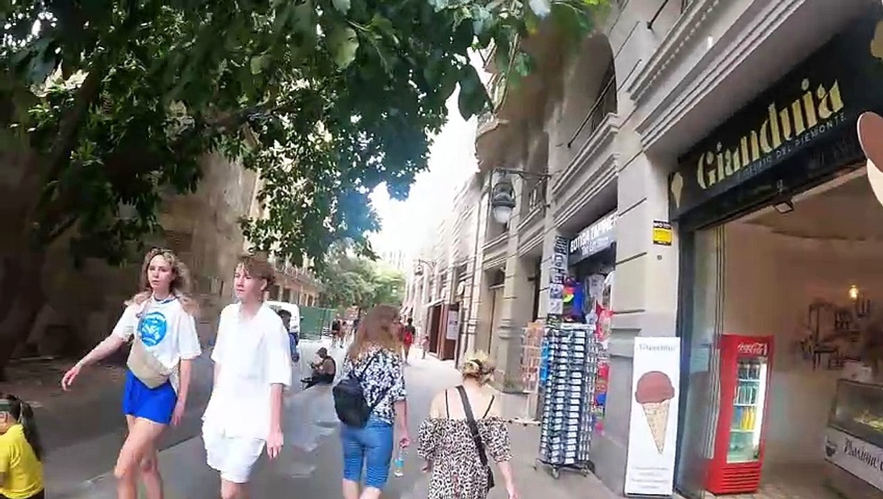 Find the Best Spots in Barcelona's Old City!