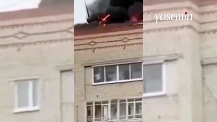 Evin çatısı yanarken cam silmeye devam etti! Kadını görenler hayrete düşürdü