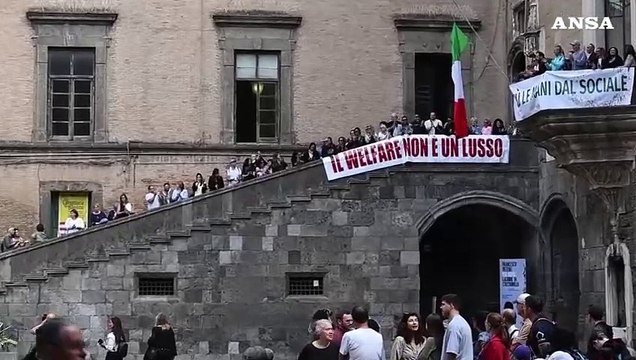 Napoli, Maschio Angioino occupato dagli operatori socio sanitari in protesta
