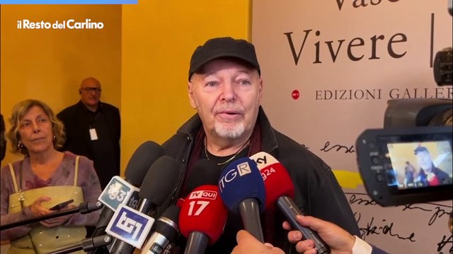 Vasco a Modena per presentare il suo libro 'Vivere Living': il video