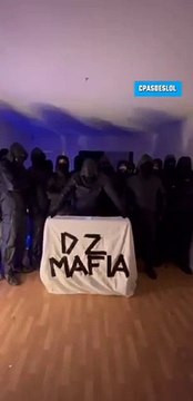 Regardez cette vidéo totalement surréaliste sur les réseaux sociaux où une dizaine d’hommes en noir, se revendiquant du cartel de la drogue marseillais DZ Mafia prennent la parole