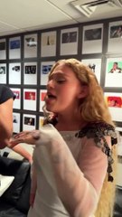 Tini Stoessel cantando junto a Coldplay en Nueva York