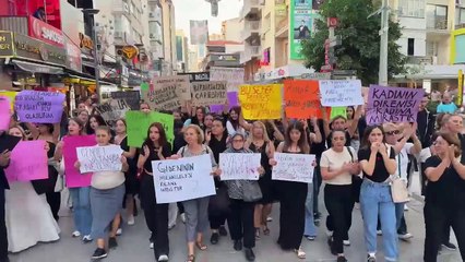 İzmir’de kadın cinayetlerine tepki: ‘Sessiz kalmak, suça ortak olmak demektir’