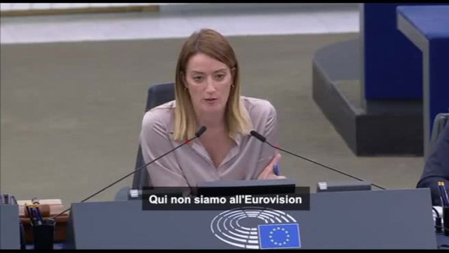 I cori di Bella ciao contro Orban durante la plenaria a Strasburgo