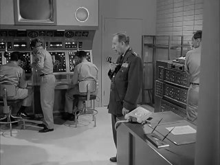 Viaje al Fondo del Mar, 01x06, El Cielo esta Viniendose Abajo