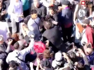 Tras el aval al veto, agredieron a un streamer libertario en las afueras del Congreso