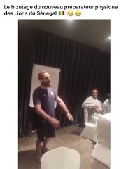 Le bizutage de Flamma nouveau préparateur physique des Lions du Sénégal  