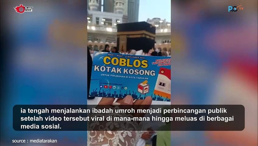 Seorang Wanita Yang Sedang Melakukan Ibadah Umroh Membawa Kertas Bertulisan Coblos Kotak Kosong