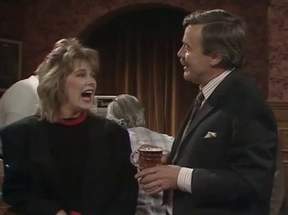 No Place Like Home  S1/E5 'Alternative Accommodation'  William Gaunt • Martin Clunes