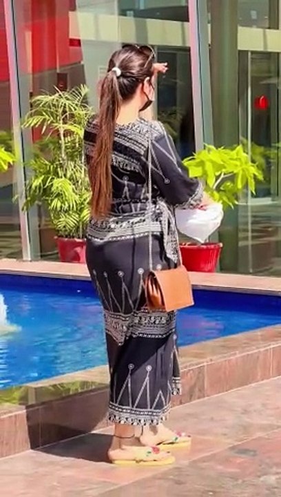 Hot girl on juda hoke bhai | Juda Hoke Bhi (LYRICS) - Atif Aslam | Aadat, Kalyug | Emraan Hashmi