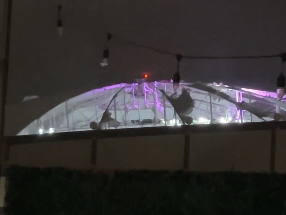 Hurrikan 'Milton' reißt Stadiondach in Fetzen