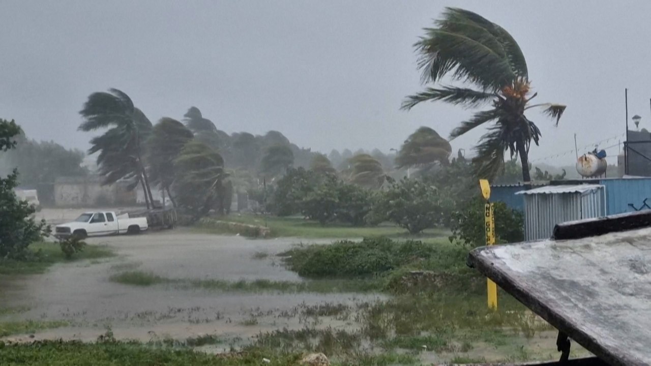 Bourrasques, inondations, coupures d’électricité… L’ouragan Milton a touché terre en Floride