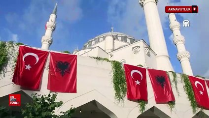 Arnavutluk sokakları Cumhurbaşkanı Erdoğan'ın ziyareti öncesi bayraklarla donatıldı