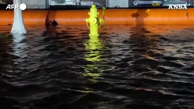 L'uragano Milton tocca terra in Florida, scende a categoria 2