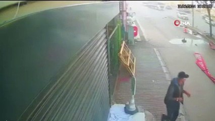 5 aracı biçti, ağır yaralandı... O anlar kamerada