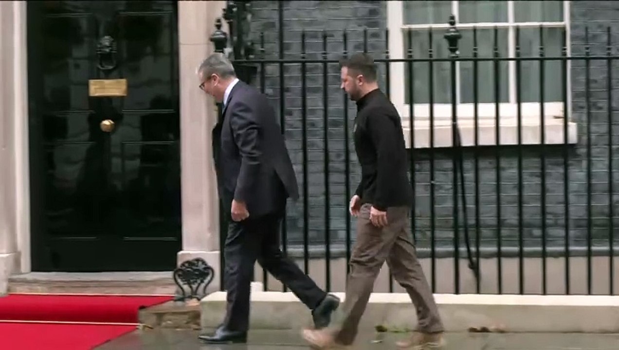 Starmer greets Zelenskyy at Number 10 ahead of meetings