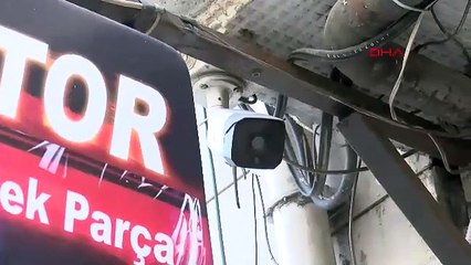 İstanbul- Fatih'te kucağında bebekle motosiklet kaskı çaldı