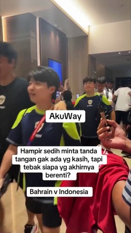 Momen Ketika Supporter Indonesia Mendapat Tanda Tangan Dari Maarten Paes Dan Mees Hilgers