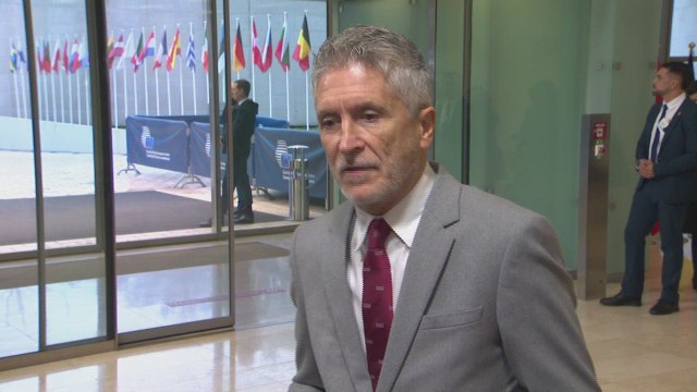 Marlaska acusa al PP de instrumentalizar a las víctimas de ETA e insiste en que la convalidación de penas de etarras viene de una normativa de la UE