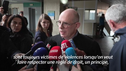 France : une élève voilée en justice pour avoir giflé une enseignante