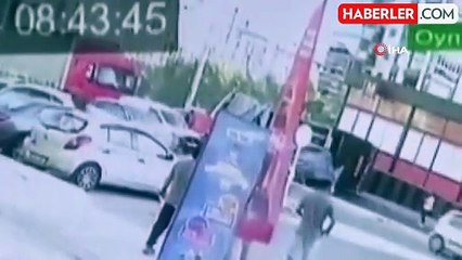 İzmir'de Tır Dehşeti: Polis Kaçtıktan Sonra Işıklarda Bekleyen Araçların Üzerine Devrildi