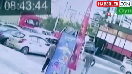 İzmir'de Tır Devrildi: 2 Yaralı