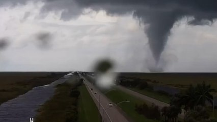 Milton kasırgası, hortumlar yarattı