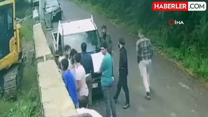 İşletme Sahibi Kavgayı Ayırırken 4 Kişiyi Yaraladı