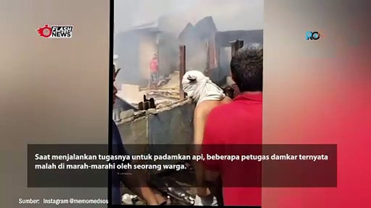 LAPAK IKUT TERBAKAR, SEORANG PRIA MARAH-MARAH KE PETUGAS DAMKAR