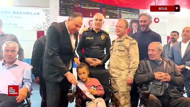 Bitlis Tatvan'da ihtiyaç sahibi 20 engelliye akülü araç dağıtıldı