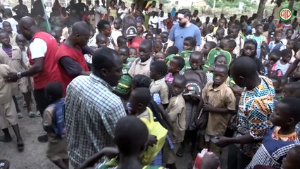 Région-Agboville / une coopérative de cacao offre des kits scolaires à Kotchimpo et de Kouadjakro