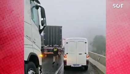 Engavetamento entre sete veículos deixa uma pessoa morta e vários feridos na BR-277 em Balsa Nova