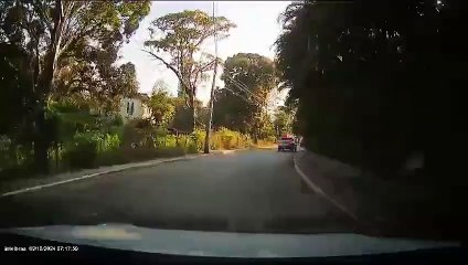 Câmeras flagram assalto a carro em pista de desvio de pedágio no Litoral Norte; saiba detalhes