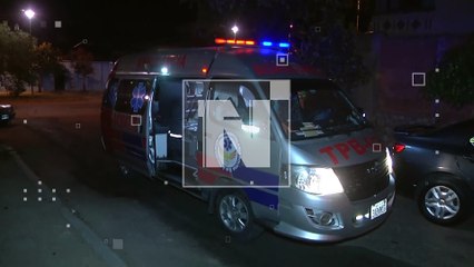 ¡No le quisieron pagar! Pasajeros golpearon a un taxista y su vehículo sufrió destrozos