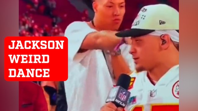 Jackson Mahomes does a weird dance in the middle of Patrick Mahomes' interview.
