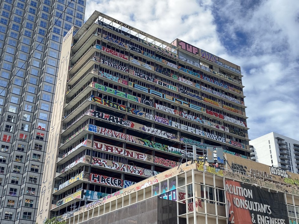 Miami, edificio mural de grafiti a ser demolido para construir rascaielo de 93 pisos